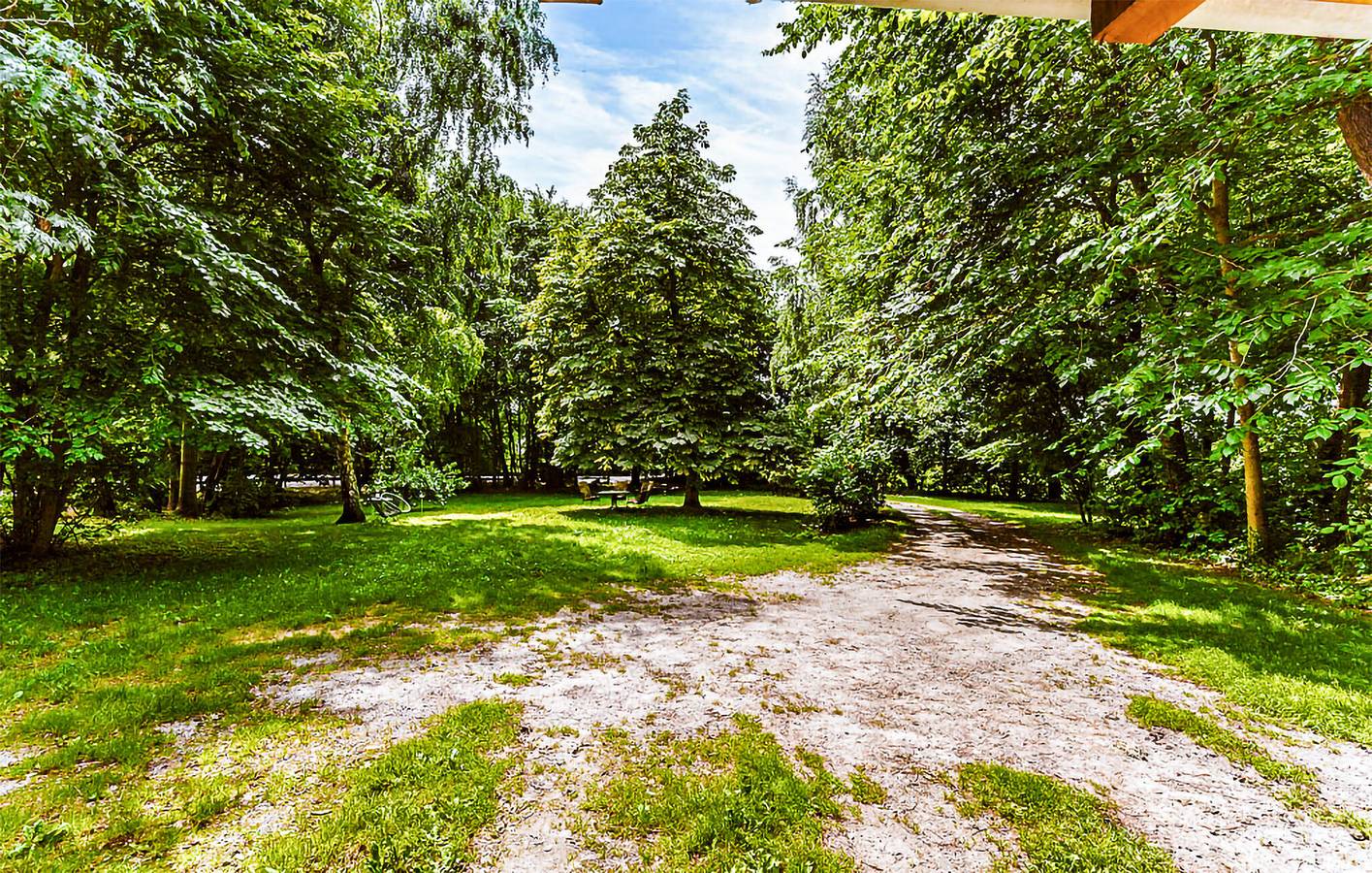Ganze Ferienwohnung, Scenic Garden Apt: Parkplatz, Aussicht, TV, Doppelbett - Nähe Fluss & Stadtzentrum! in Sankt Annen, Halbinsel Eiderstedt