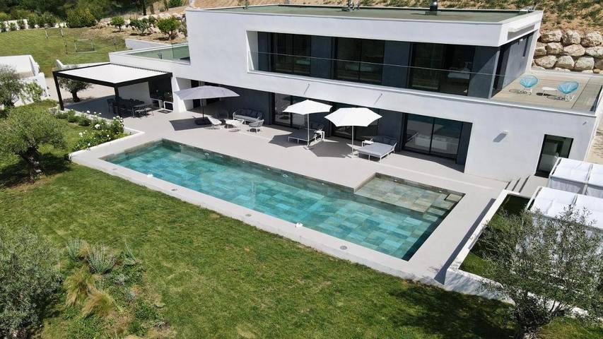 Chalet para 10 personas, con jardín además de piscina y vistas - 1