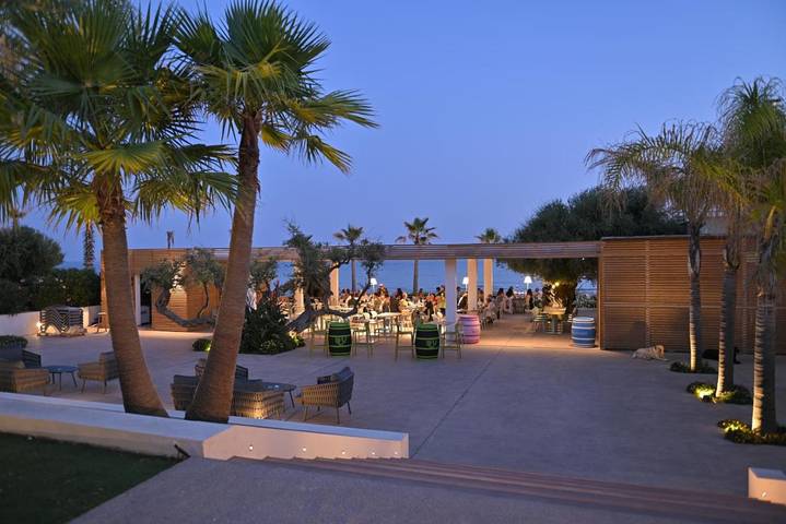 Appartamento per 2 persone, con giardino e panorama nonché terrazza, con animali domestici in Porto Palo