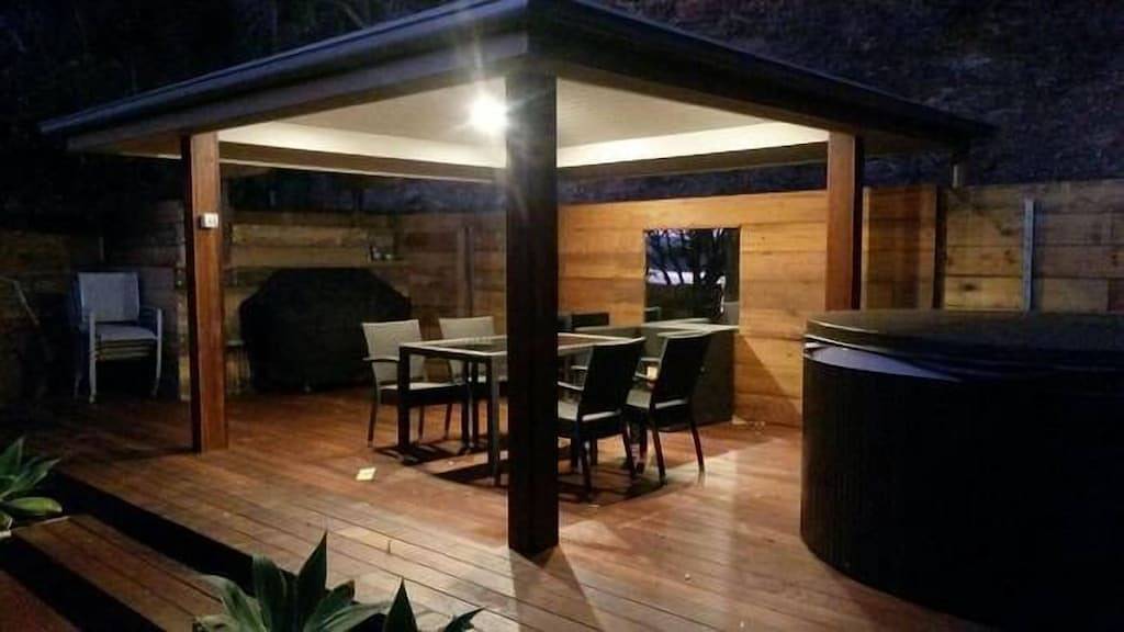 Absolute Waterfront: Turners River Haus Hawkesbury River. Wobby Strand in New South Wales