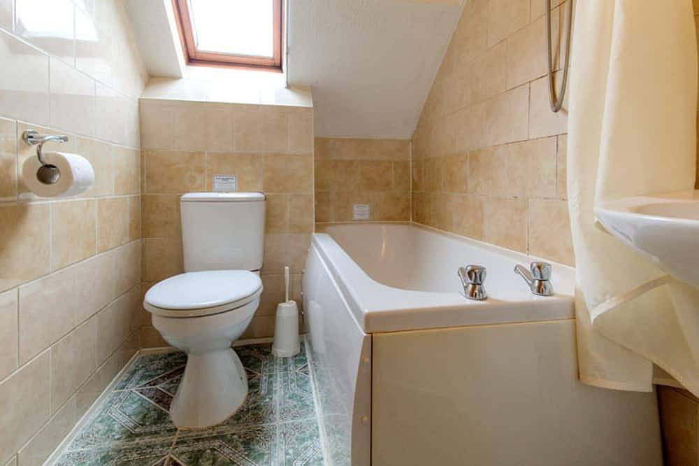 Riverside Holiday Cottage Nr The Iconic Wroxham Bridge. 2-Bedroom Pet-Friendly in Wroxham, The Broads