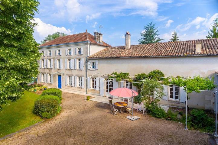 Location de vacances pour 12 personnes, avec jardin dans Vindelle