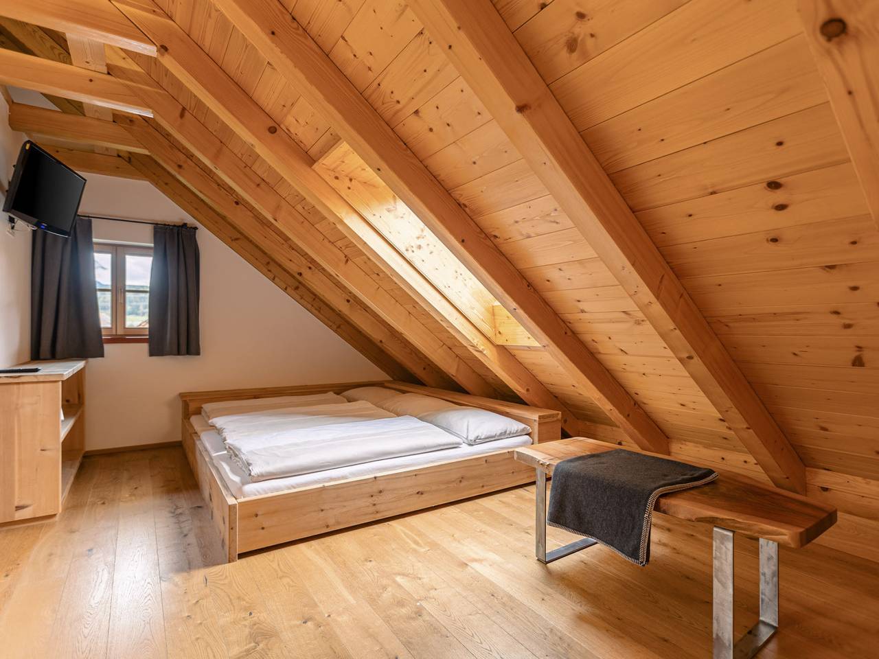 Ganze Wohnung, Charmante Ferienwohnung mit Balkon, Parkplatz und WLAN in der Nähe von Mariapfarr in Pichl (Mariapfarr), Mariapfarr