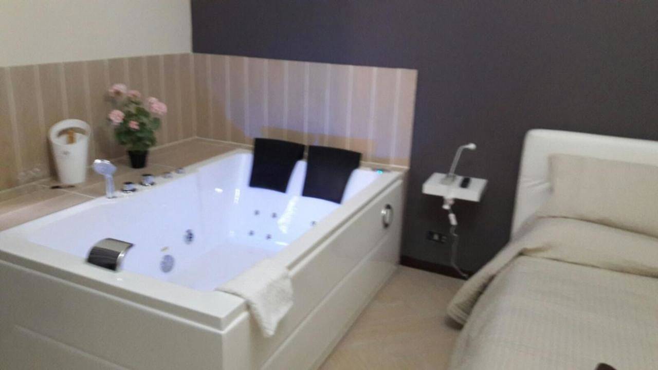 Double Room in Valguarnera Caropepe, Province d'Enna