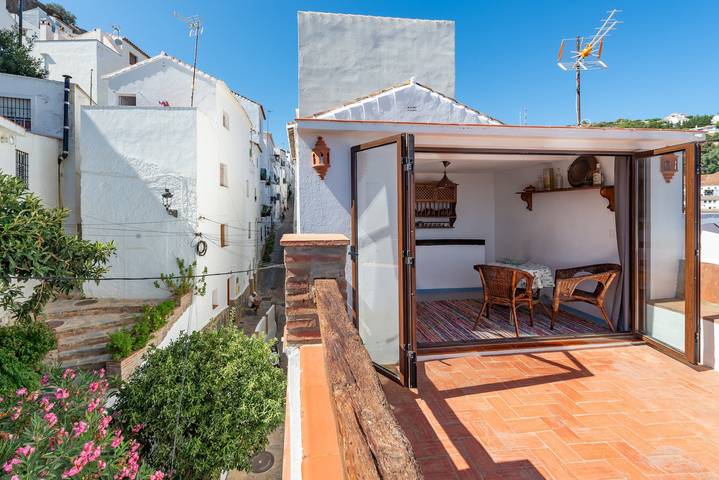 Entire studio, Studio Apartment 'La Casita De Casares' with Sea View, Private Terrace and Balcony in Sierra (Casares), Casares