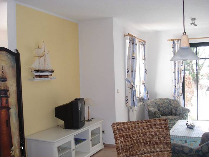 Apartamento entero, Erdgeschoss FeWo Boddenbiene "Wildbiene" im reetgedecktem Haus für max. 4 Pers. in Wieck am Darß, Peninsula Fischland - Darss - Zingst
