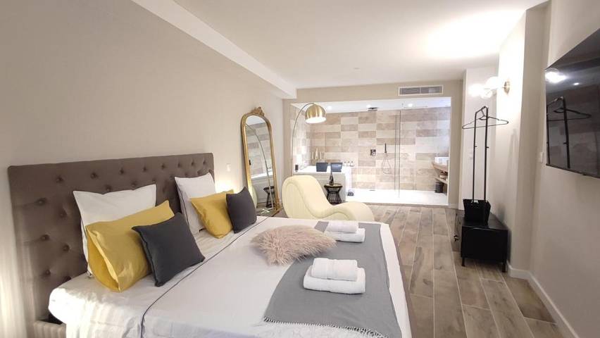 Gîte pour 4 personnes, avec jacuzzi ainsi que jardin et terrasse à Roquefort-la-Bédoule - 2