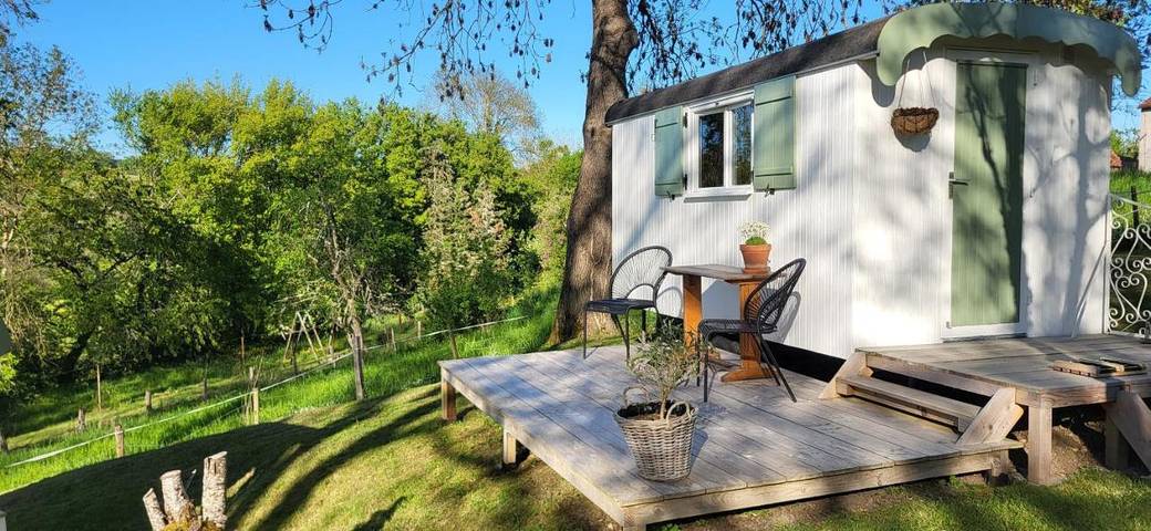 Camping pour 4 personnes, avec jardin ainsi que terrasse et vue dans Saône-et-Loire - 4