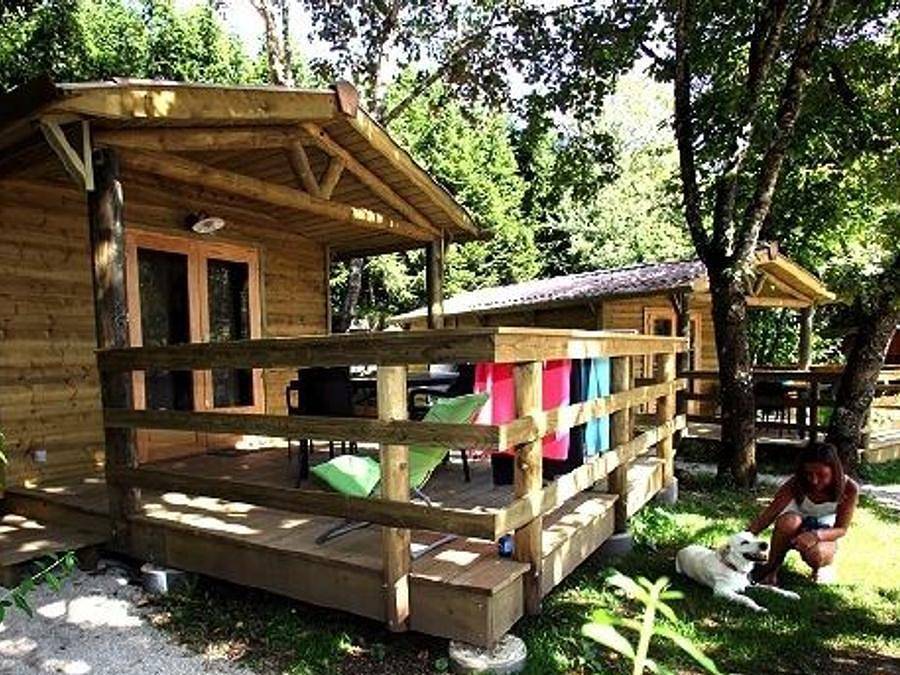Camping de La Forêt - Chalet 4 personas - Chalet Epicéa - 2 habitaciones - posibilidad de añadir más personas con suplemento, contactar con el camping in Levier, Doubs (desambiguación)