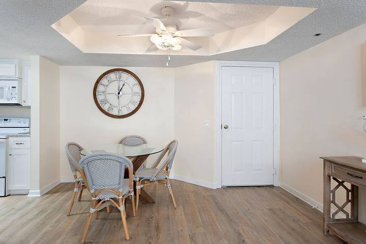 Vacation rental for 6 people, with pool and hot tub as well as children pool and balcony in St. Simons Island