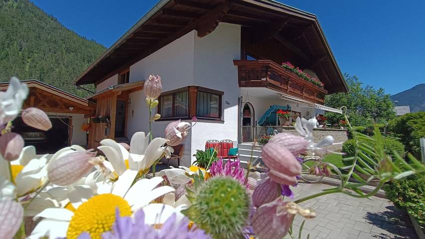 Gîte pour 6 personnes, avec balcon à Bach