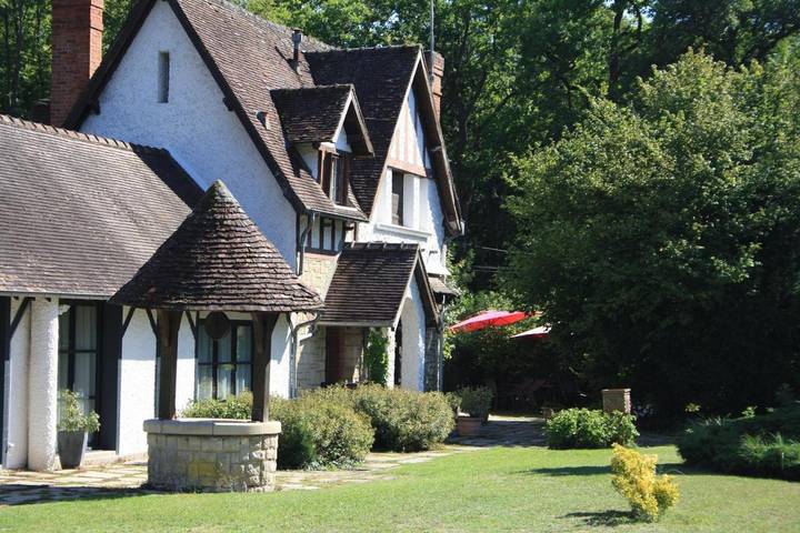 Chambre d’hôte pour 2 personnes, avec Terrasse et Jardin ainsi que Piscine et Vue à Lamorlaye