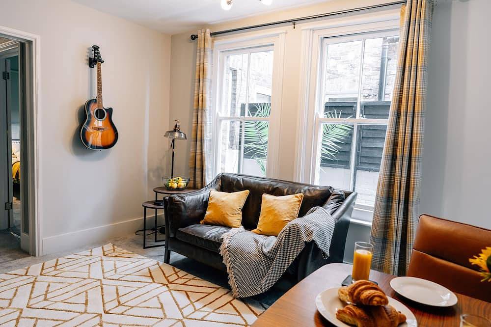 Entire apartment, Sanctuary-by-Sea  2 bed Apartment in Worthing, West Sussex