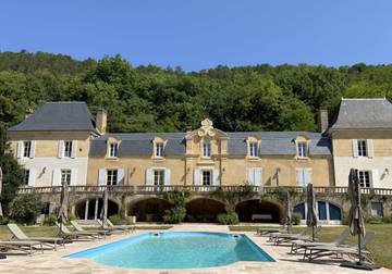 Gîte pour 6 personnes, avec jardin ainsi que terrasse et piscine à Castels