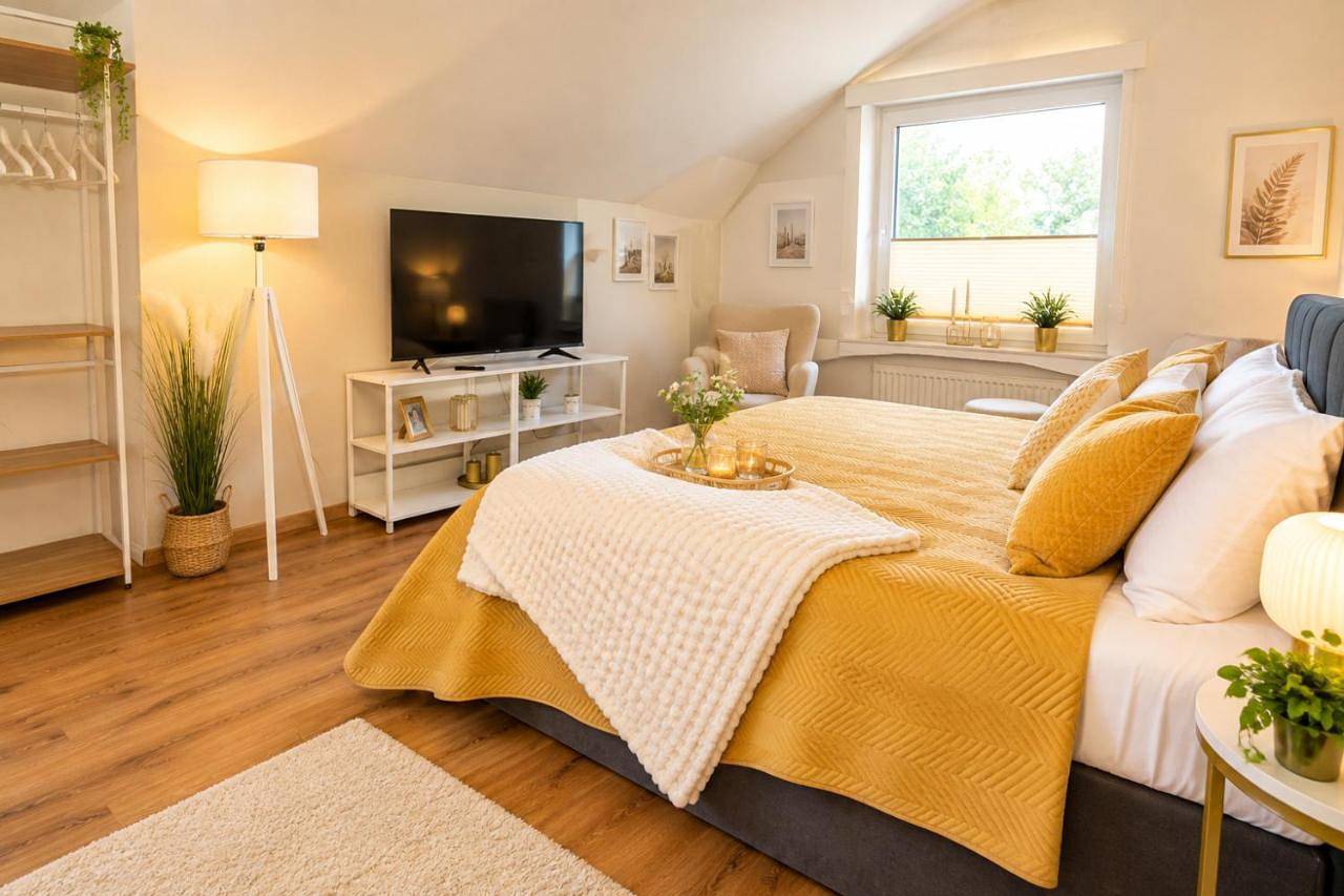 Geheel appartement, Helle Wohlfühloase -Kamin- ruhig gelegen - eigener Parkplatz- Self Check in-bis zu 5 Personen-schöne Wohngegend in Paderborn, Noordrijn-Westfalen