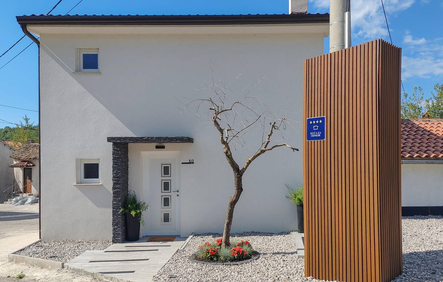 Gemütliche 100 m² große Wohnung mit Terrasse, WLAN und Parkplatz in Flussnähe in Buzet, Zentralistrien