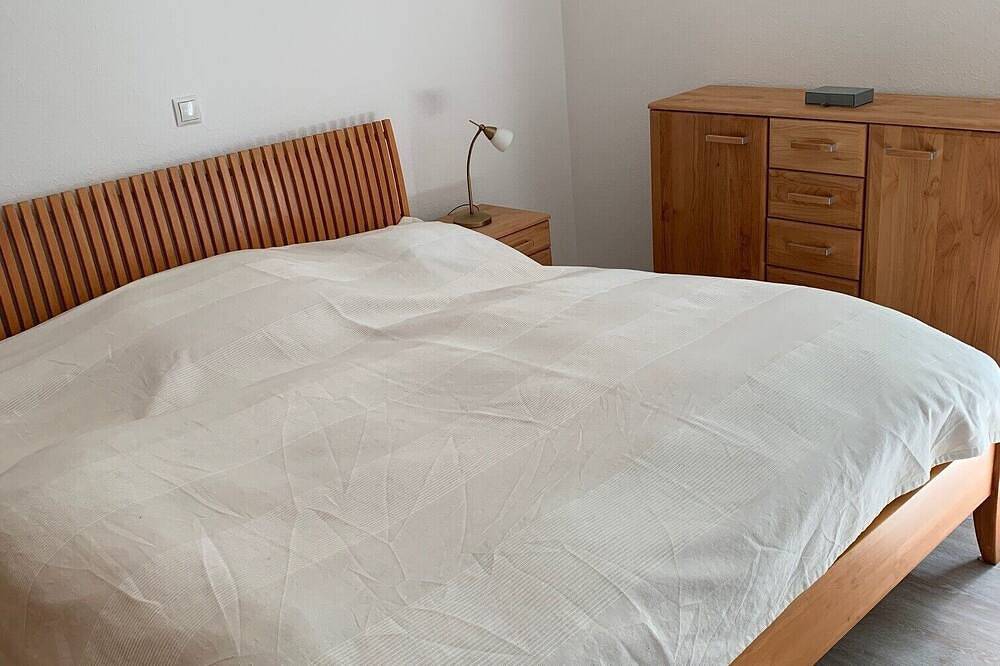 Ganze Wohnung, Helle, gemütliche, senioren- und behindertengerechte Ferienwohnung in Bürgstadt, Fränkisches Weinland