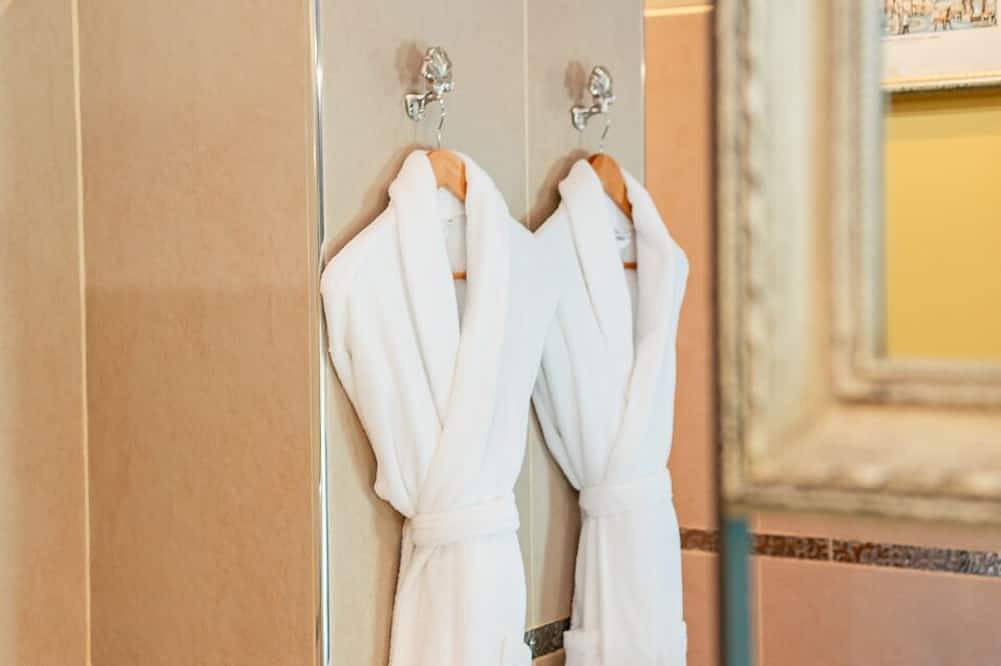Suite-Luxus-Ensuite mit Bad-Parkblick in Loriol-du-Comtat, Vaucluse