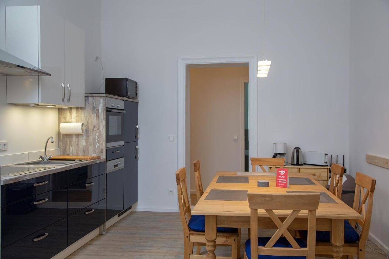 Ganze Wohnung, Pandoras home in Friedenau, Berlin