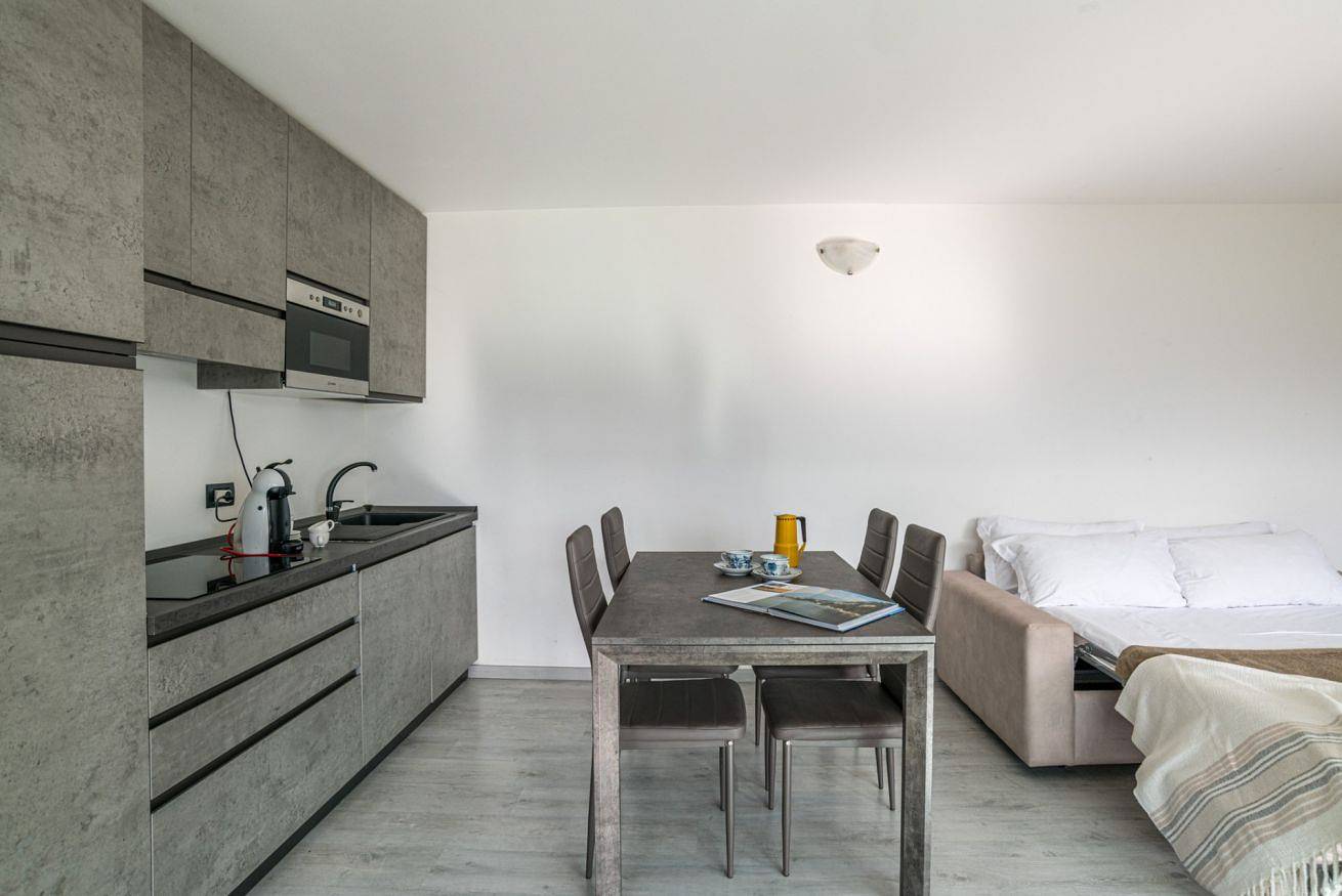 Geheel appartement, Vakantieappartement voor 4 personen met balkon in Mandello del Lario, Westelijke Bergamo-Alpen