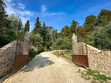 Gîte pour 2 personnes, avec piscine et terrasse à Saint-Étienne-du-Grès