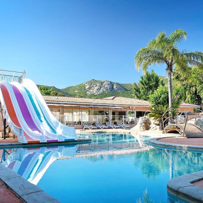 Camping pour 2 personnes, avec terrasse et piscine en Corse