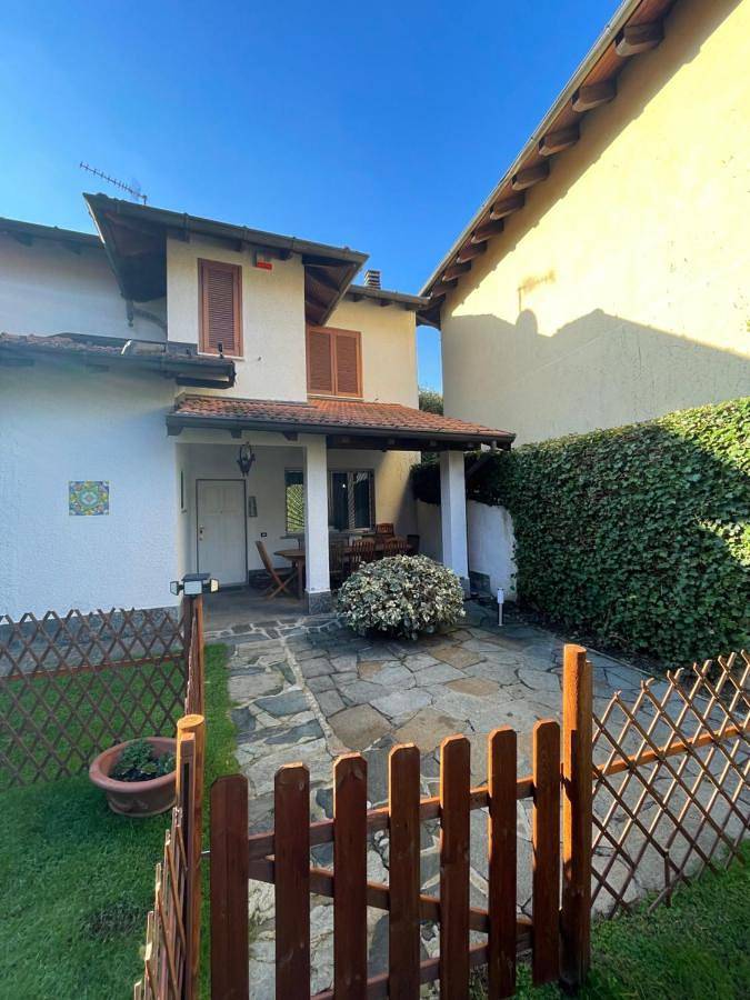 Location de vacances pour 6 personnes, avec jardin, adapté aux familles dans Brusimpiano - 2