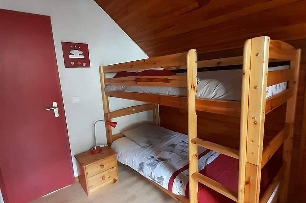 Chalet apartment in resort center with private parking & garage in Gourette, Eaux-Bonnes