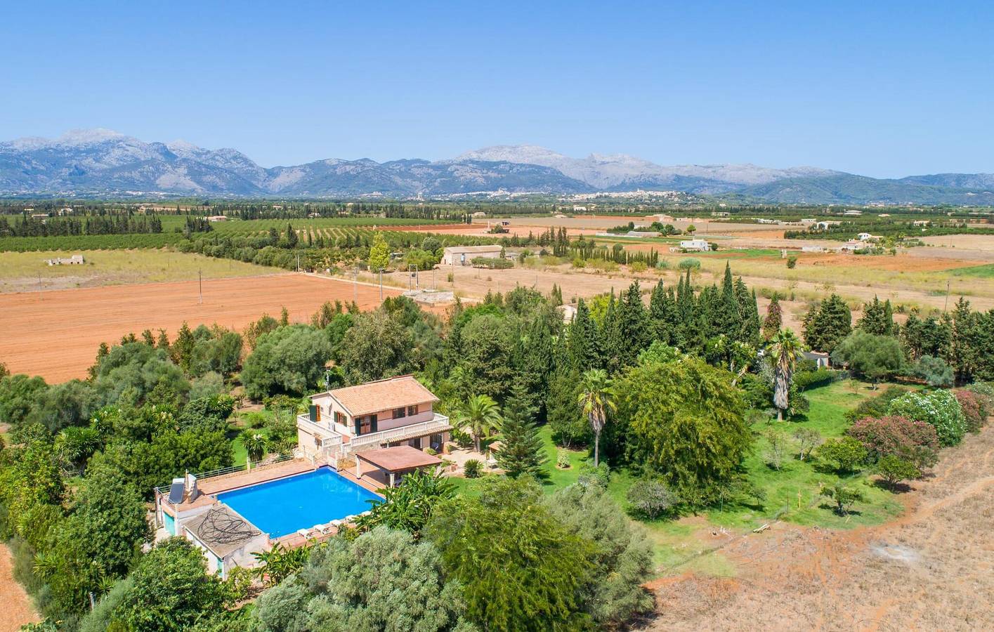 Sonnige Terrassenwohnung mit Pool in Llubí, Mallorca Inselmitte