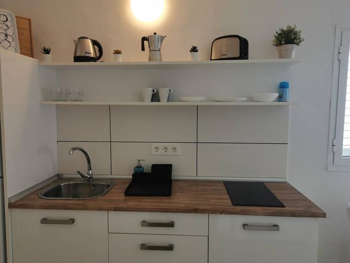 Ganze Ferienwohnung, Ein Schlafzimmer mit Terrasse und Außenbereich. in Tahiche, Teguise