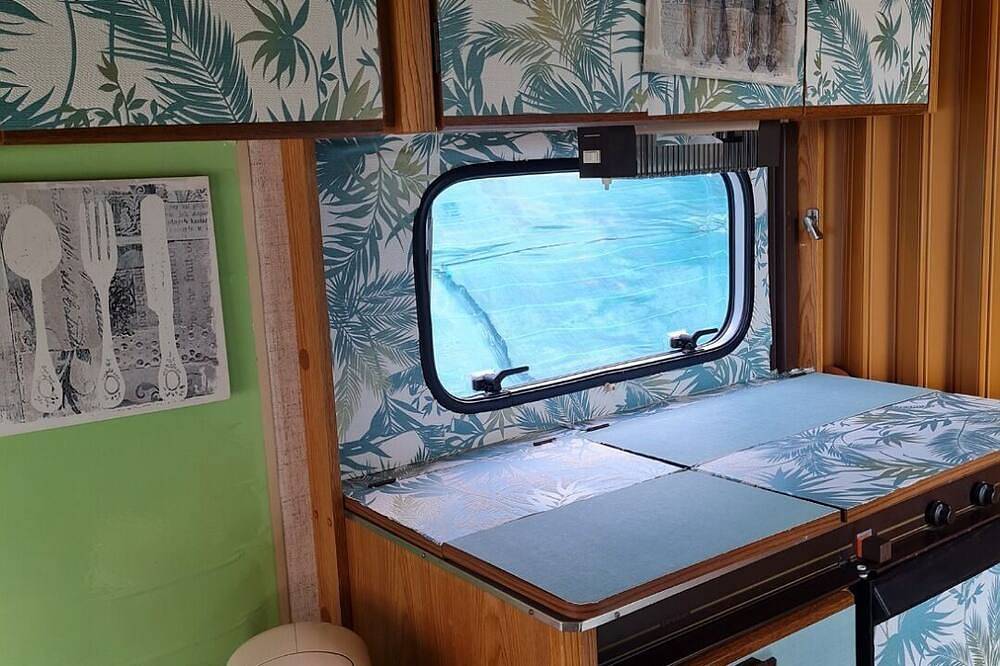 Caravane zen dans petit jardin privé in Haute-Marne
