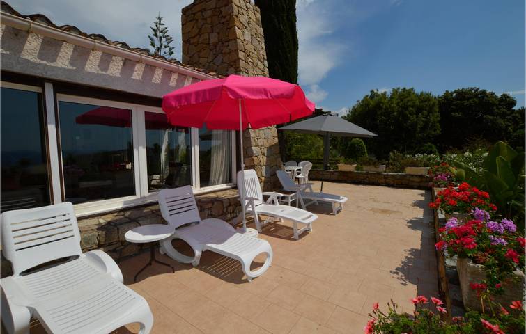 Location de vacances pour 8 personnes, avec jardin à Grosseto-Prugna - 2