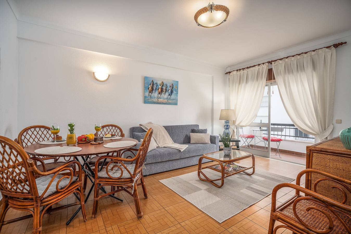 Entire apartment, Apartment 'Escadinhas' with Private Terrace, Balcony and Wi-Fi in Santa Maria, Lagos