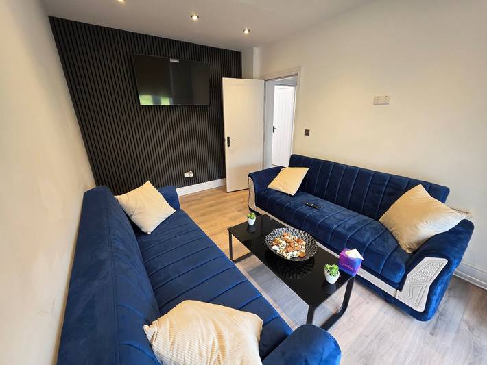 Vacation rental for 7 people, with Terrace and Yard in Nottingham