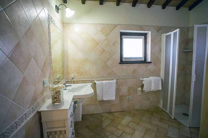 Fiordaliso Wohnung in Bauernhaus mit Garten und Pool in Spoleto, Perugia Provinz