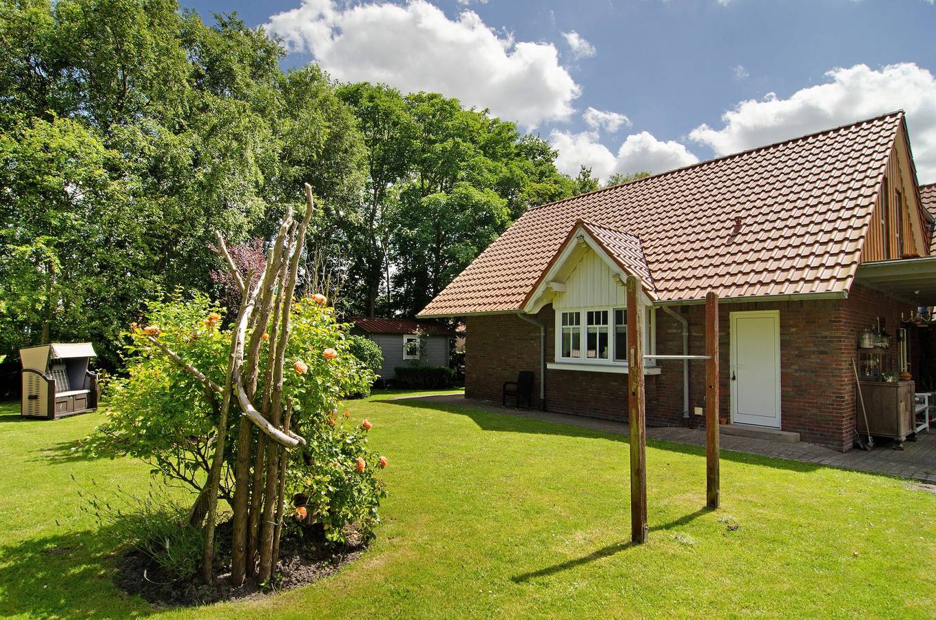 Ganze Wohnung, Ferienwohnung 'Seeschwalbe Hilgenriedersiel' mit Privatterrasse, Gemeinschaftsgarten und Wlan in Hagermarsch, Landkreis Aurich
