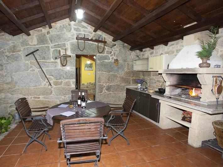 Casa rural para 4 personas, con vistas y jardín además de balcón y piscina en Puentecaldelas - 2