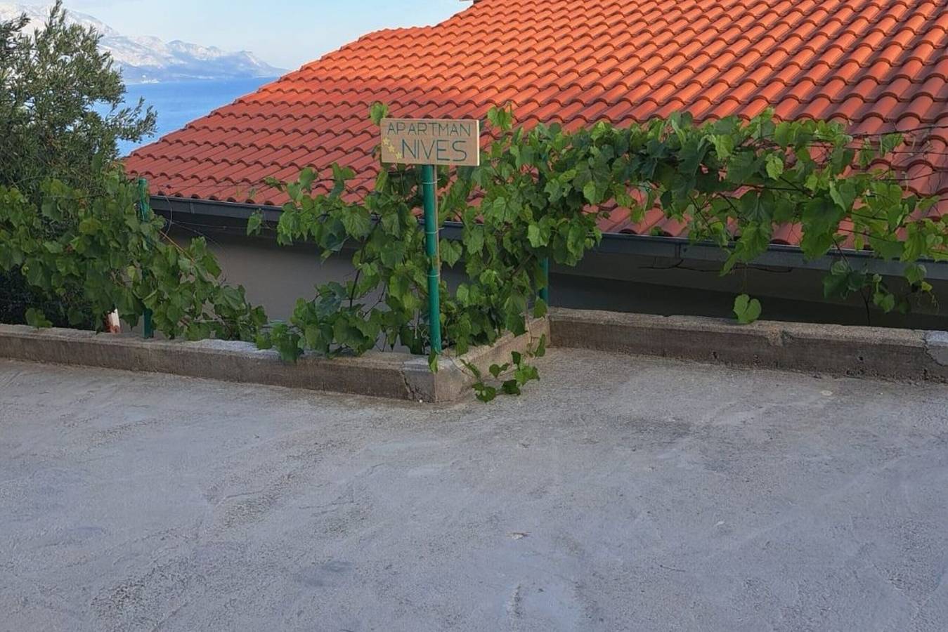 Entire apartment, Two bedroom apartment with balcony and sea view Marušići, Omiš A-25687-a in Marusici, Omiš-Riviera