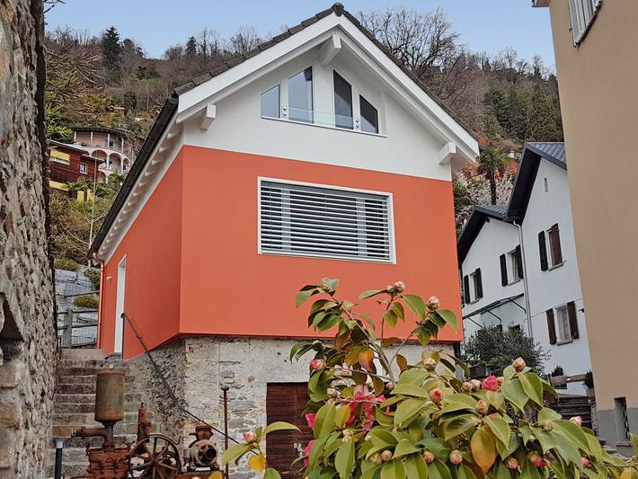 Ferienhaus für 4 Personen, mit Seeblick und Ausblick sowie Terrasse und Garten, mit Haustier im Tessin - 2