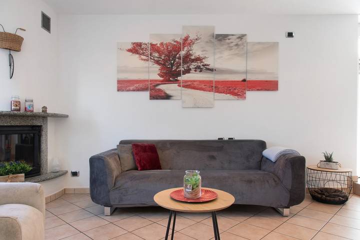 Apartamento inteiro, Apartamento 'Da Pablo' com Vista Montanha, Wi-Fi e Ar Condicionado in Arcisate, Varese (província)