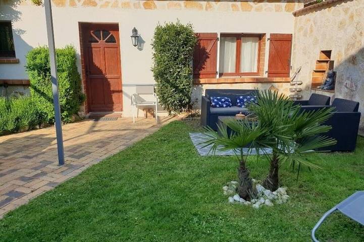 Gîte pour 2 personnes, avec jardin à Bouleurs