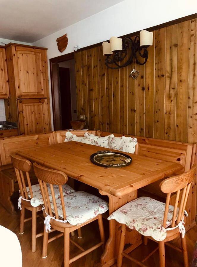 Gîte pour 6 personnes, avec terrasse à Carisolo