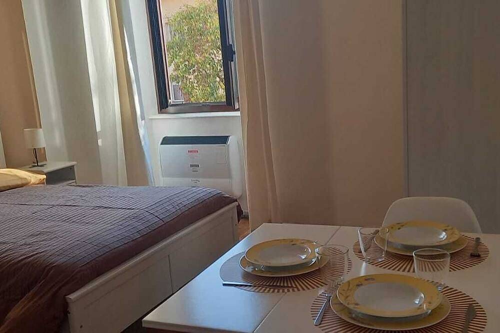 Geheel appartement, Studio apartment a few km from Salò near Lake Garda in Roè Volciano, Garda Bergen