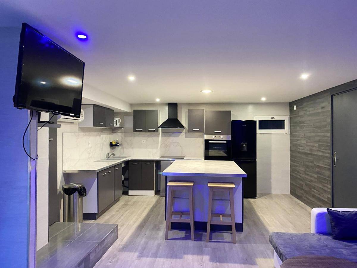 Appartement entier, Three-Bedroom Apartment in Fénay, Région de Dijon