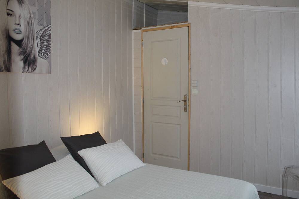 À 15 mn Aéroport Roissy Cdg & 20 min Parc Astérix, Petite maison dans propriété in Dammartin-en-Goële, Seine-et-Marne