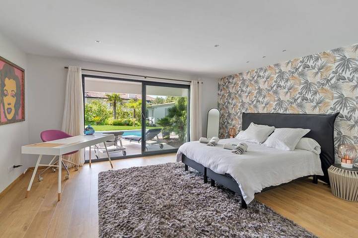 Location de vacances pour 7 personnes, avec terrasse et jardin dans Plage La Milady - 3