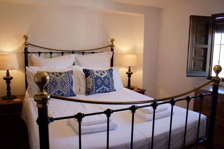 Traditionelles Bergdorfhaus, privater Pool, WiFi und weitläufige Aussicht in Fuente del Conde, Iznájar