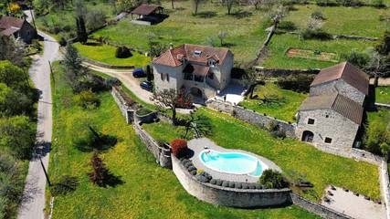 Gîte pour 10 personnes, avec jardin ainsi que piscine et terrasse à Crayssac