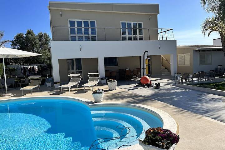 Villa für 12 Personen, mit Balkon und Garten in Fanusa