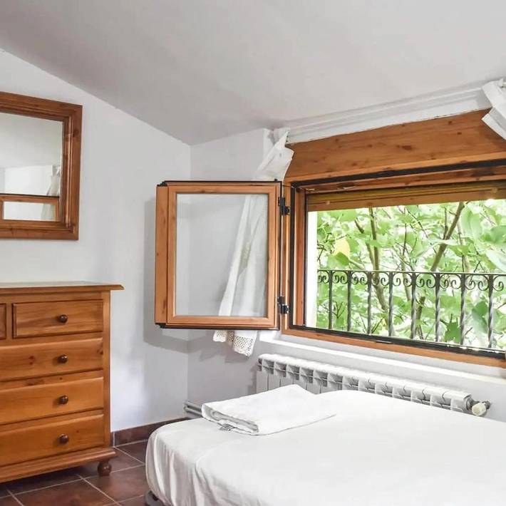 Casa rural para 2 personas, con Terraza además de Jardín y Piscina en Robledo - 4